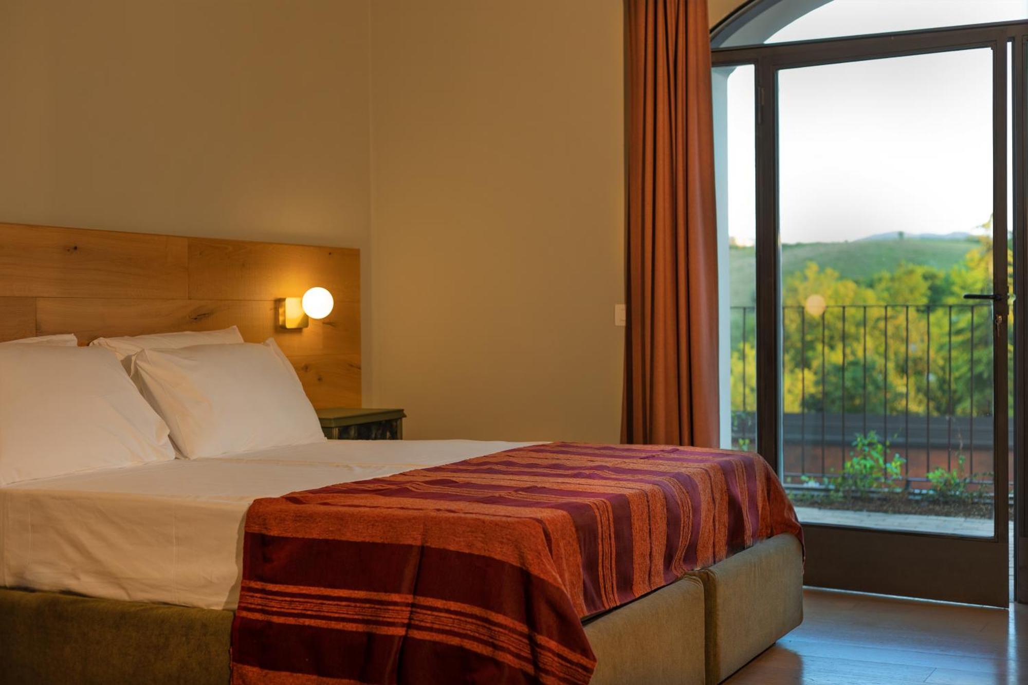 Luce Boutique Hotel Fortunago Exterior photo